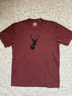 Prana Men's Maroon Short-Sleeve Graphic Tee with wild deer